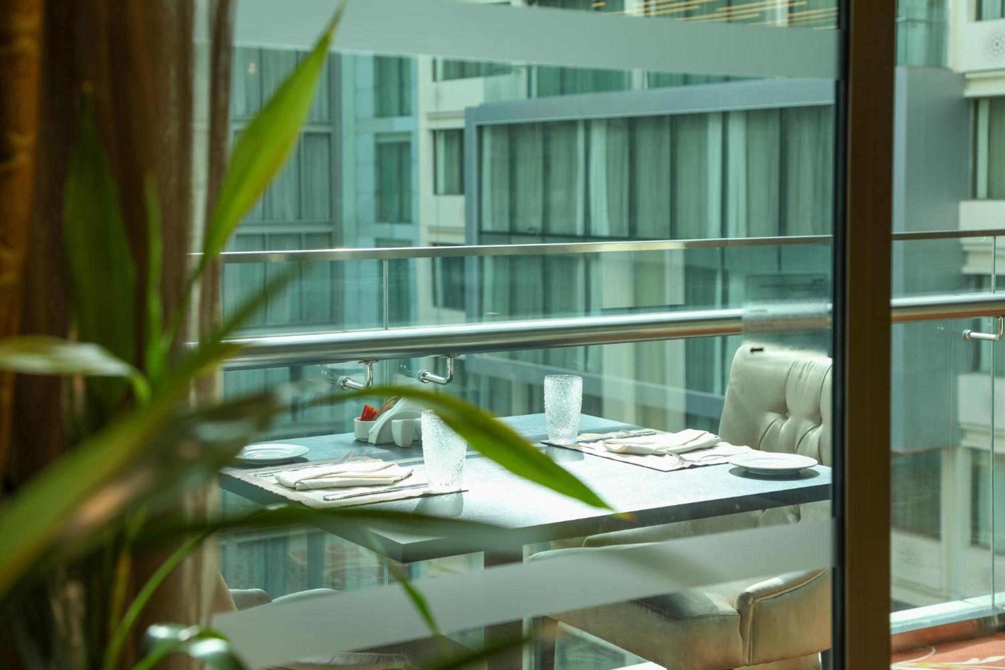 Crowne Plaza Kuwait Al Thuraya City By Ihg Kuwait City Екстер'єр фото