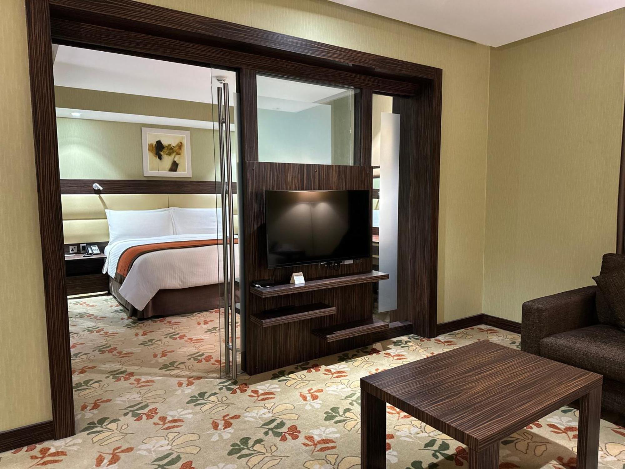 Crowne Plaza Kuwait Al Thuraya City By Ihg Kuwait City Екстер'єр фото